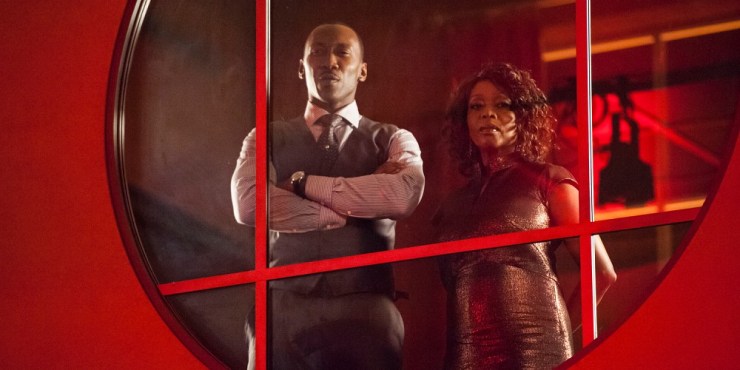 Mahershala-Ali-and-Alfre-Woodard-in-Luke-Cage-Season-1-Netflix.jpg